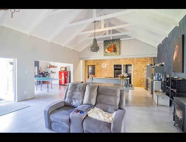 4 BEDROOM HOUSE FOR SALE IN LONG ACRES COUNTRY ESTATE
